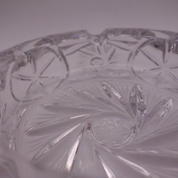 Circle Ash Tray with Pinwheel Pattern & Some Weight To It! - Picture 7 of 16